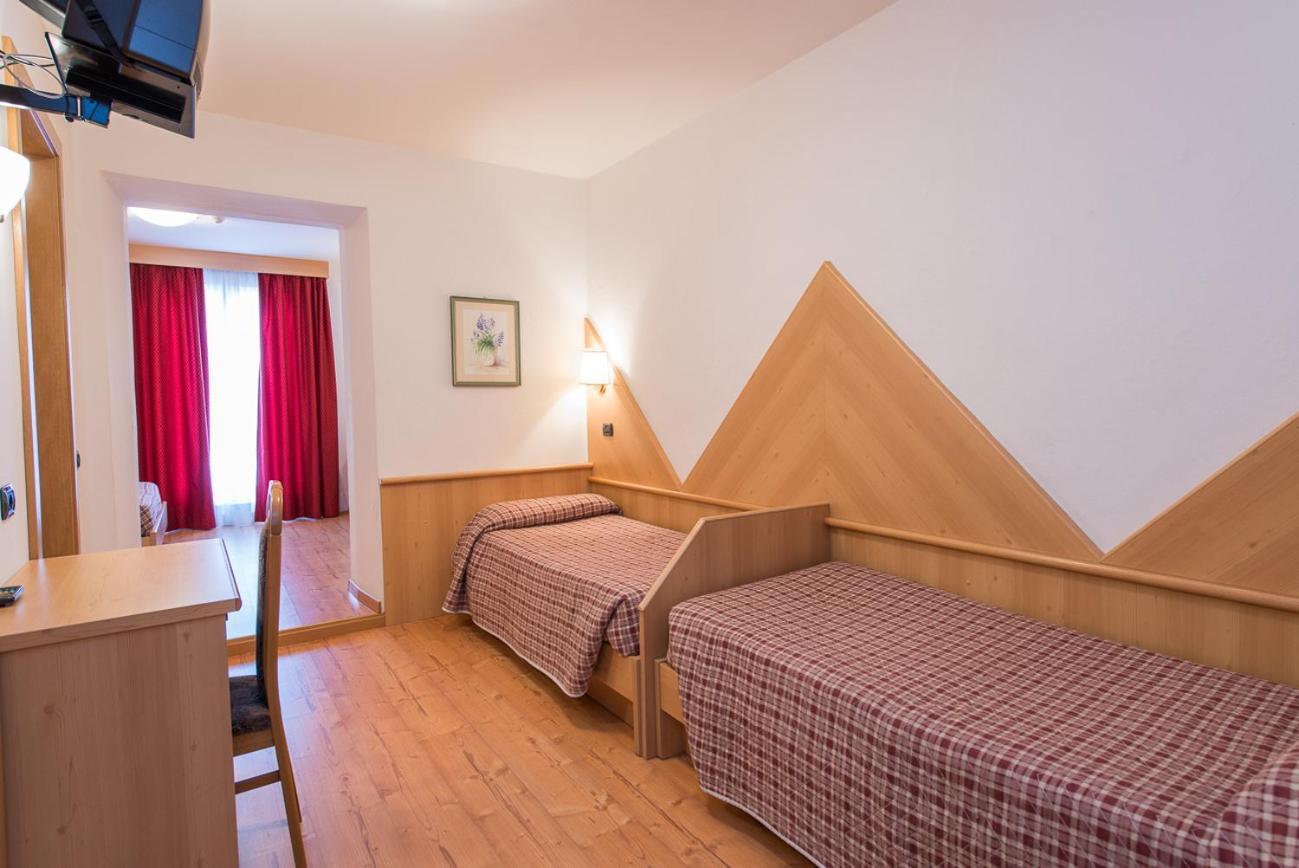Hotel Italia Кастелло-ди-Фьемме Экстерьер фото