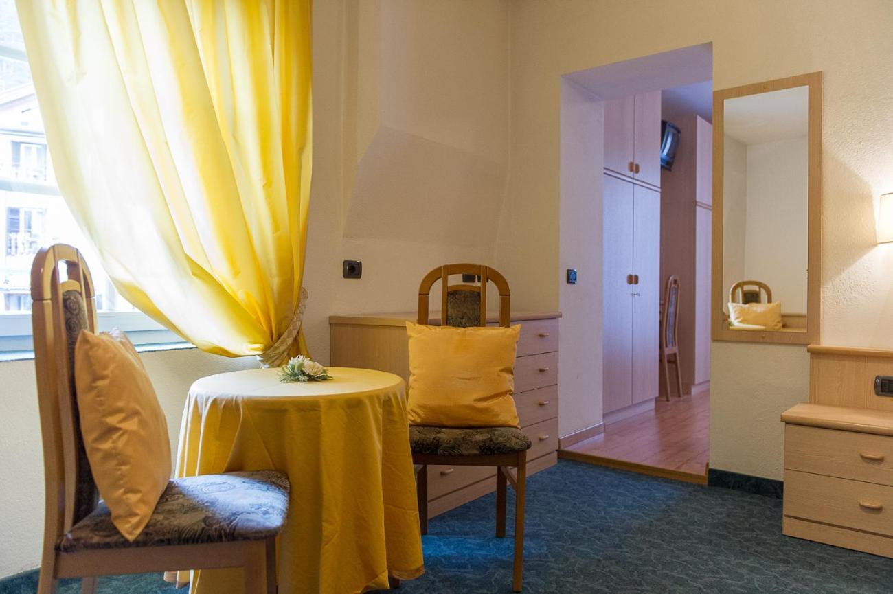 Hotel Italia Кастелло-ди-Фьемме Экстерьер фото